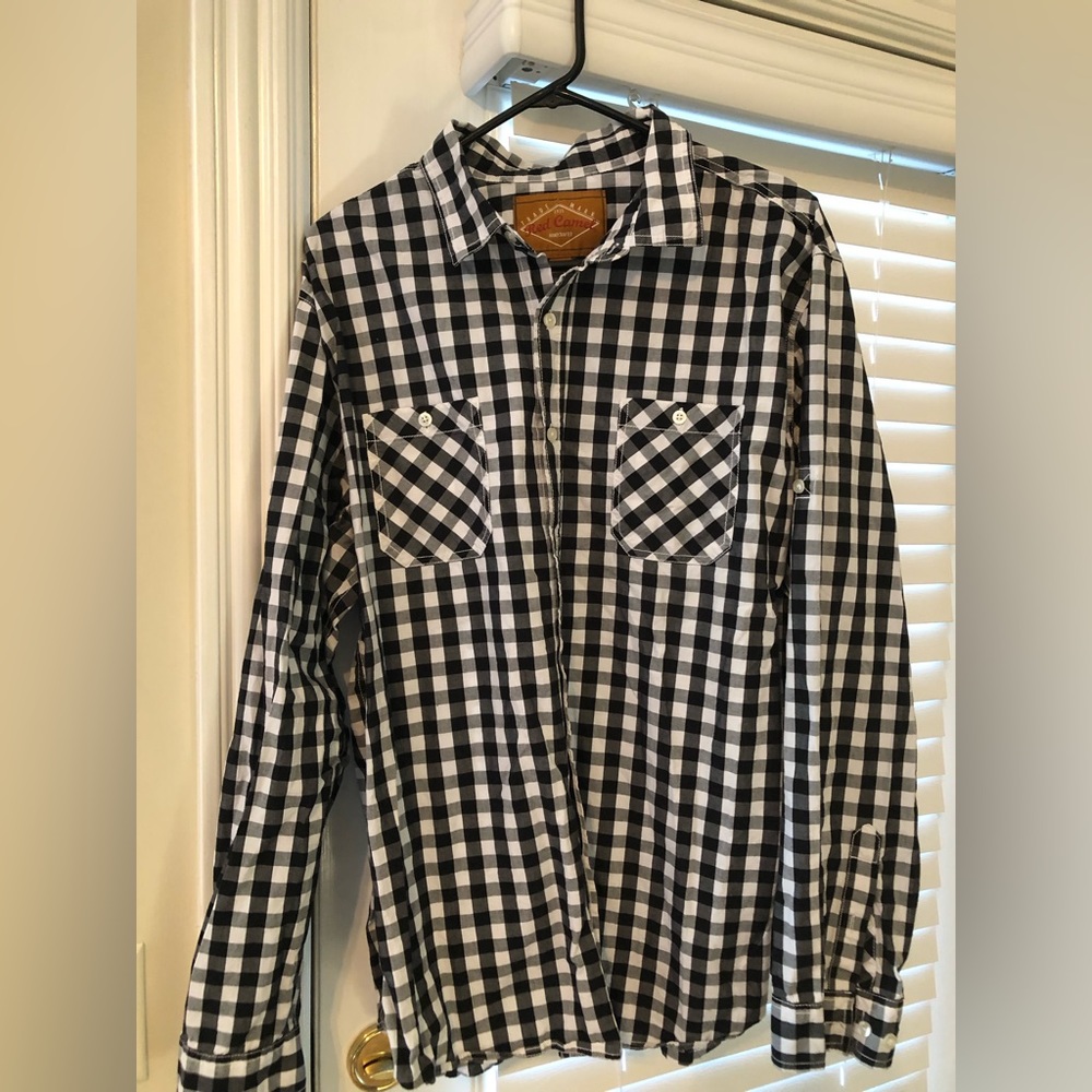Men’s long sleeve button down GREAT condition.